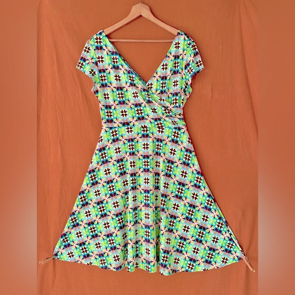 Dressbarn Dresses & Skirts - Dressbarn Green and White Sleeveless V-Neck Sundress